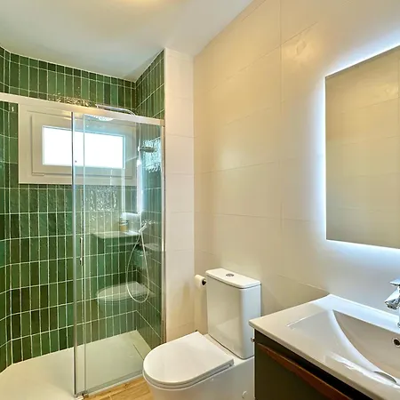 La Casita 2br - Pool, Parking & Aircon Apartment *