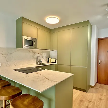 La Casita 2br - Pool, Parking & Aircon Apartment *