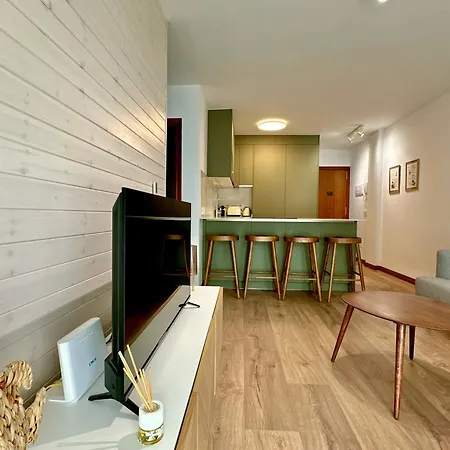 La Casita 2br - Pool, Parking & Aircon Apartment *