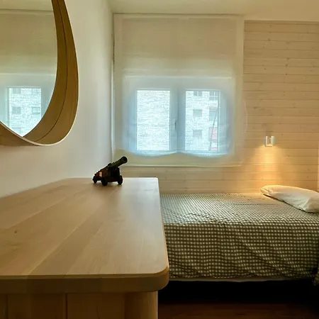 Apartment La Casita 2br - Pool, Parking & Aircon *
