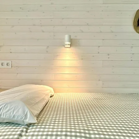 La Casita 2br - Pool, Parking & Aircon Apartment