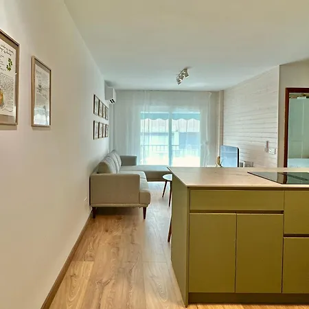 Apartment La Casita 2br - Pool, Parking & Aircon