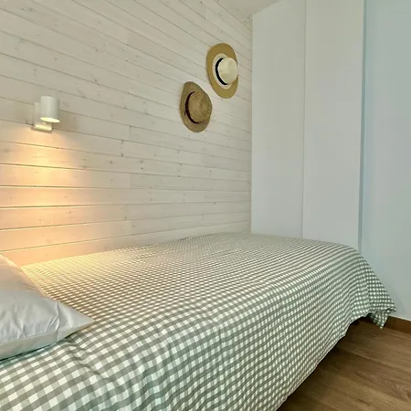 La Casita 2br - Pool, Parking & Aircon Apartment *