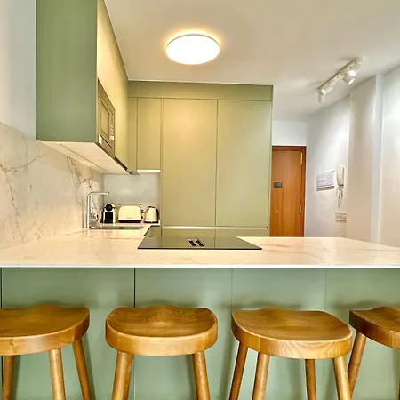 La Casita 2br - Pool, Parking & Aircon Apartment *