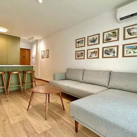La Casita 2br - Pool, Parking & Aircon Apartment *